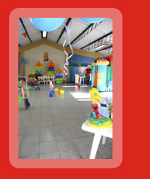 Titeres gigantes y teatrinos inflables para fiestas infantiles.